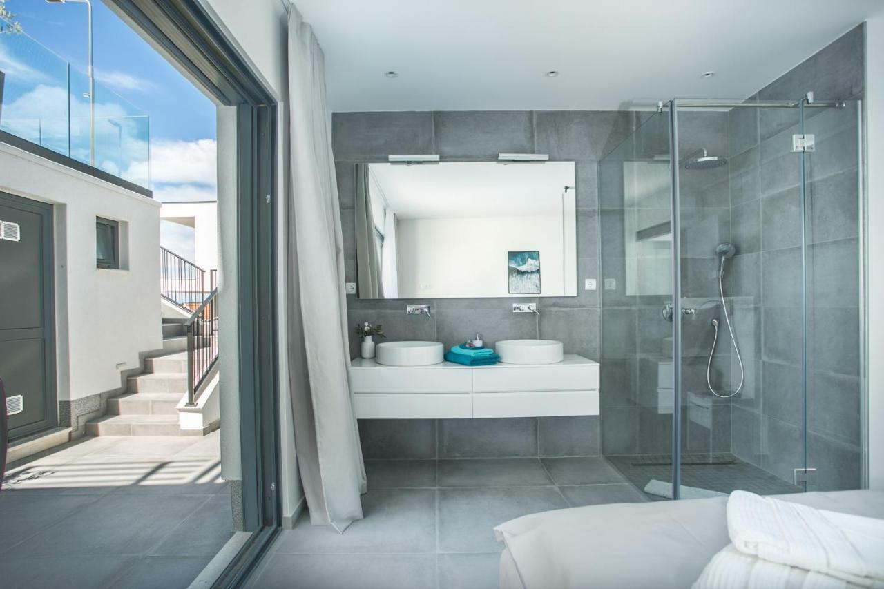 Holiday Home Olive Exclusive - 8 People, Heated Pool, Okrug Gornji, Sea View Trogir Exteriör bild