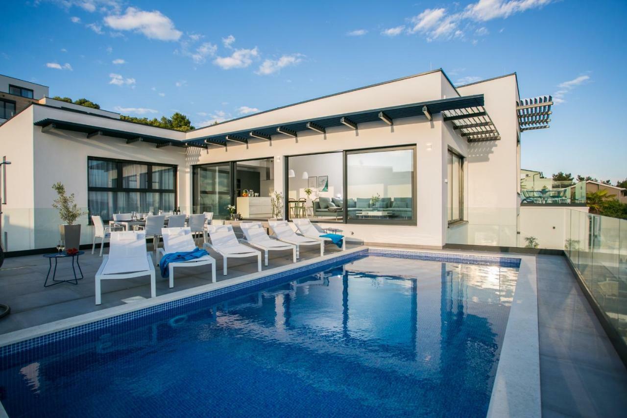 Holiday Home Olive Exclusive - 8 People, Heated Pool, Okrug Gornji, Sea View Trogir Exteriör bild