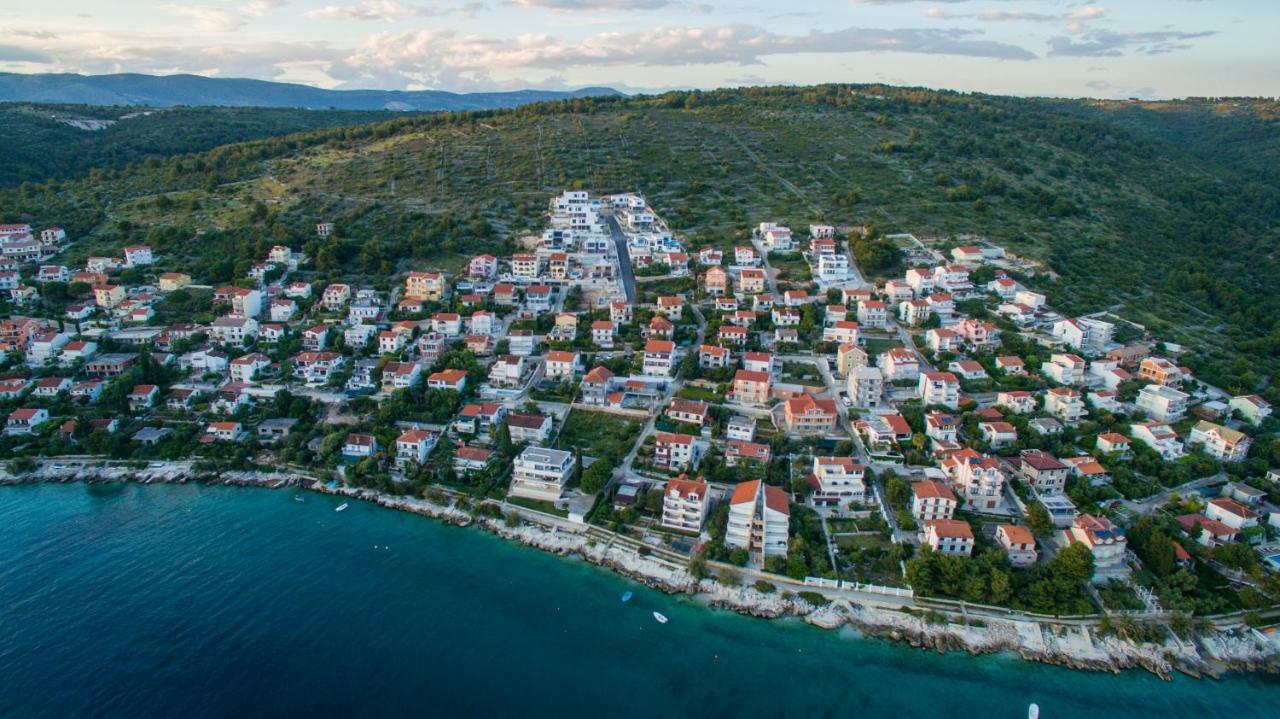 Holiday Home Olive Exclusive - 8 People, Heated Pool, Okrug Gornji, Sea View Trogir Exteriör bild